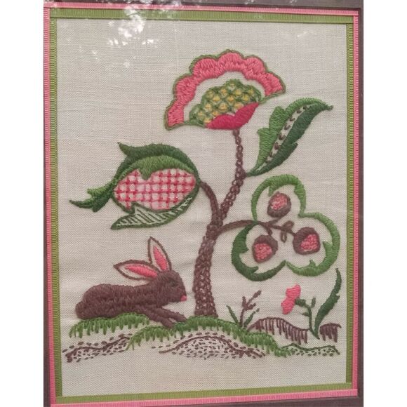 Vintage Crewel Embroidery On Linen Flower Bunny Rabbit - Picture 6 of 6